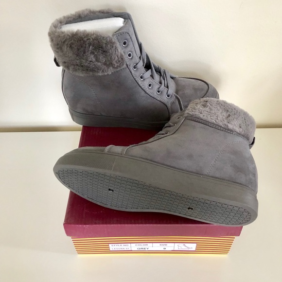 Faux Fur Gray Lace Up Style Wedge Insole Winter Boots Women’s various sizes NIB - Picture 8 of 14